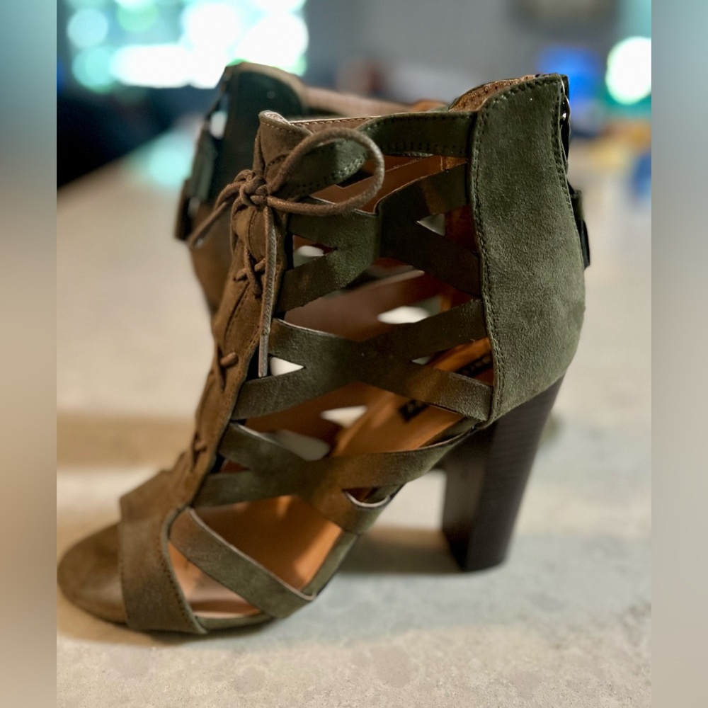 Strappy Parker and Sky platform lace up suede heels Size 8